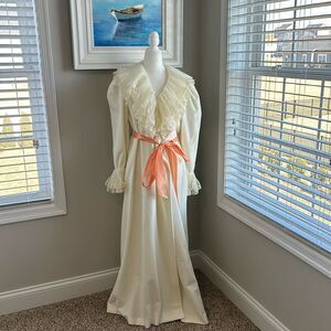 Vintage Vanity Fair 70s Wedding Cream Cottagecore Long Lace Ruffle Robe Med
